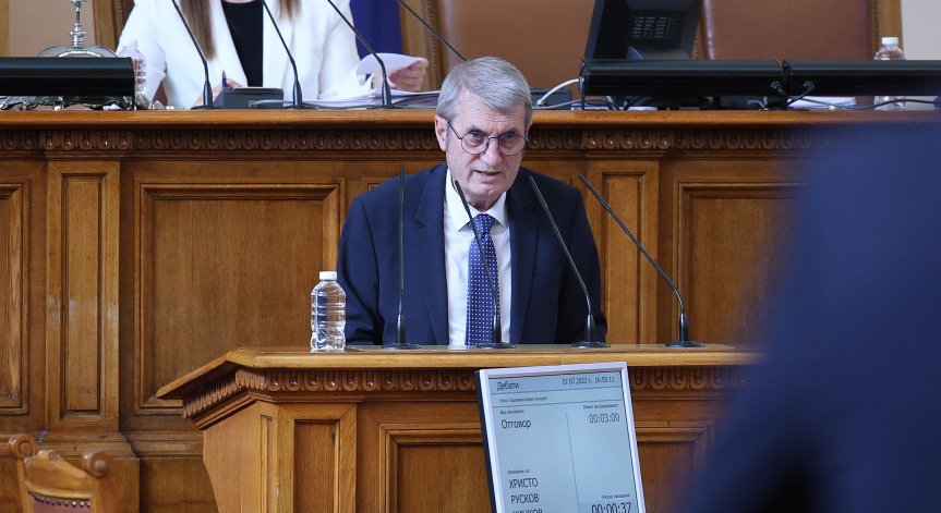 Министър Хинков отговаря пред депутати за случая 