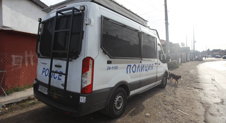 Младежи убиха зверски жена пред дома ѝ в провадийско село