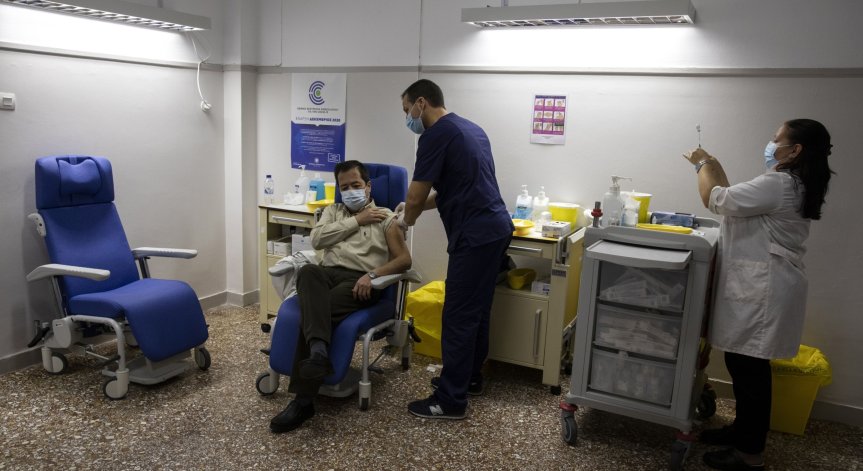 Ситуацията в Гърция се влошава, 7335 са новозаразените с Ковид-19 само за ден