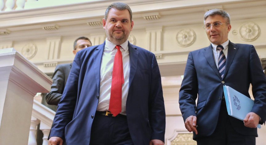 Пеевски за партията на Гешев: Мисля, че усмивката е достатъчна