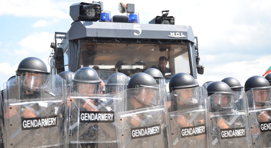 Имаше и обучение на курсанти от Академията на МВР.