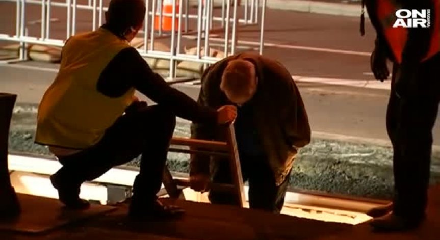 Пърформанс на тъмно: Австралийски артист прекара 72 часа в стоманен контейнер под натоварен път