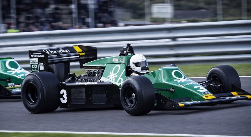 Мерцедес остава като отбор във 