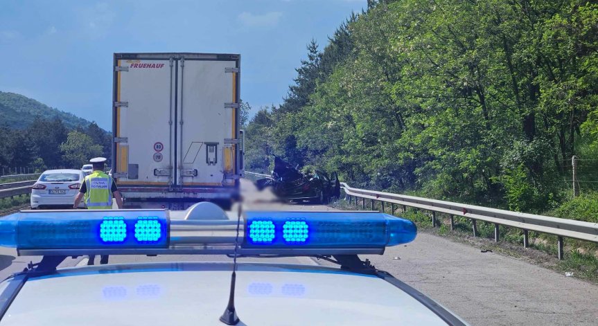 Млад мъж загина в кошмарна катастрофа с ТИР на АМ 