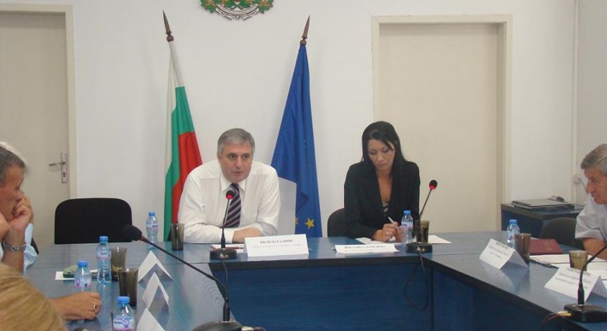 Калфин: Трябва да мотивираме младите хора да работят