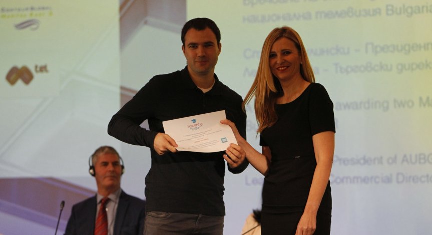 Ефтим Ефтимов и Роланда Ибрахими спечелиха ЕМВА конкурса на Американския университет и Bulgaria ON AIR