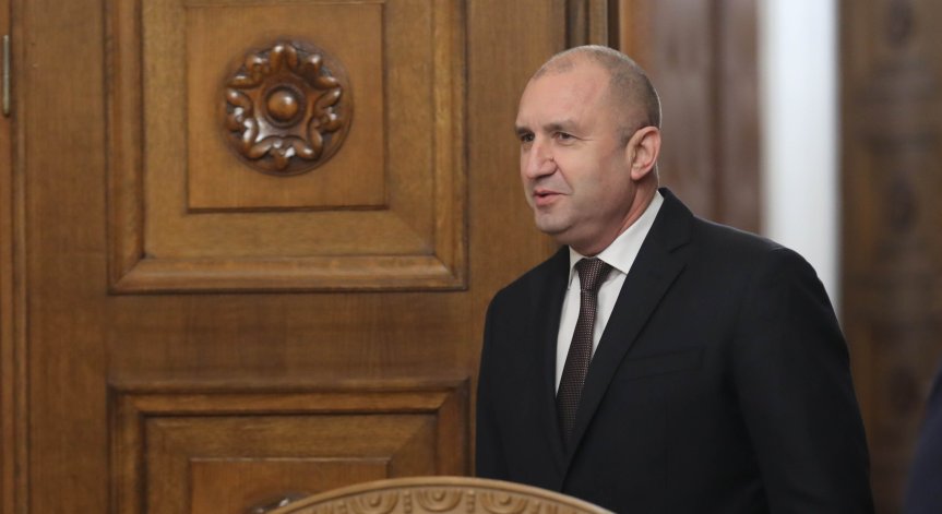 Радев връчва мандата за съставяне на правителство на ПП-ДБ в сряда