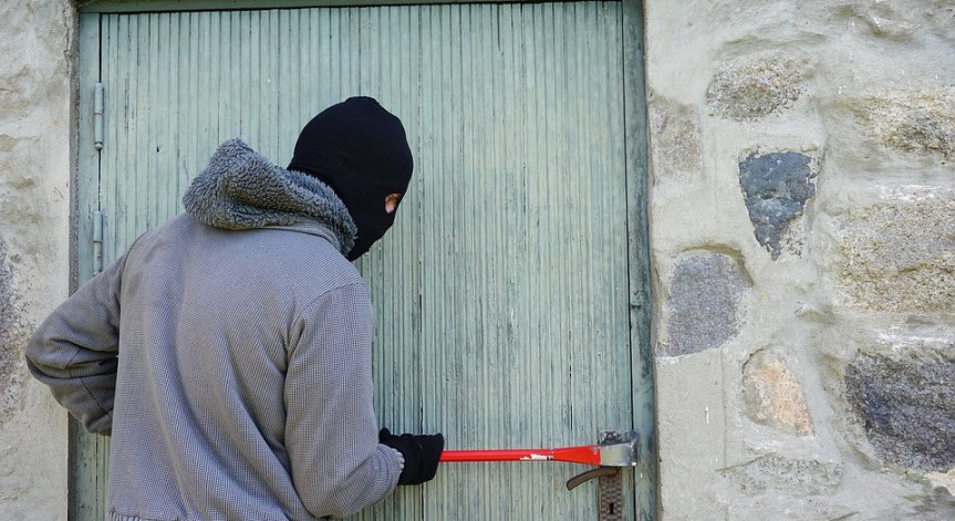 Спипаха 15-годишен сериен крадец в 