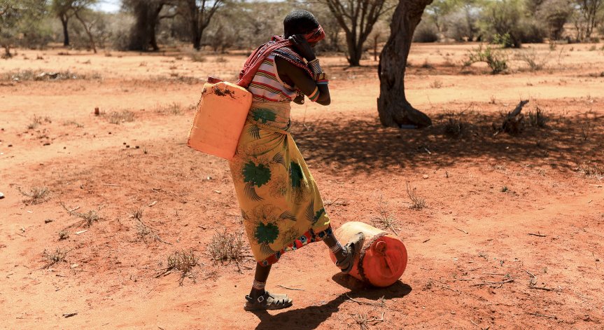 Водата в Кения струва секс: Търговци изнасилват момичета, за да 