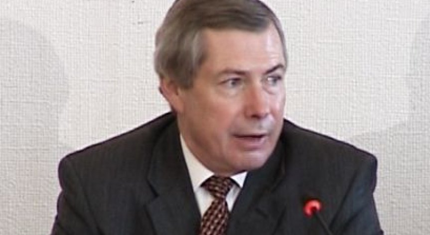 Уорлик отрече да е отзован предсрочно