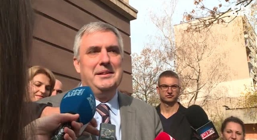 Бавим се с издигането на кандидатура за еврокомисар, предупреди Ивайло Калфин 