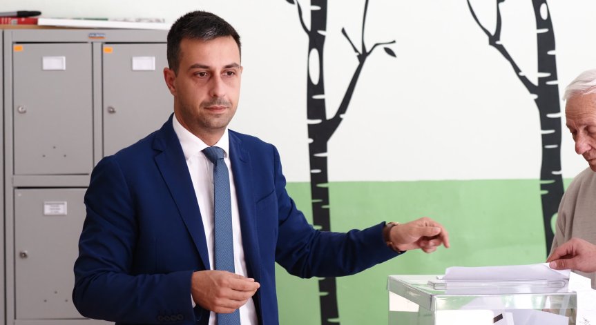 Деян Николов: Гласувам за по-справедлива София, надявам се на честен вот