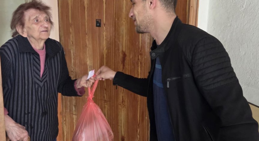 Дарителски акции се провеждат в още десетки общини.