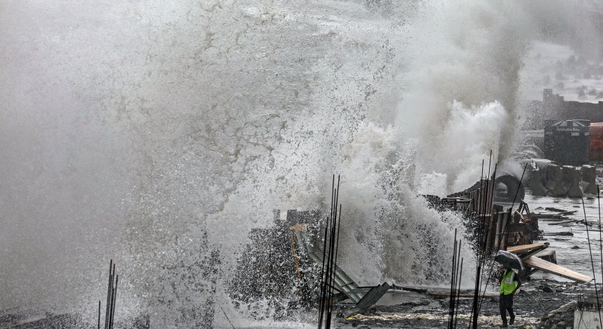 15 загинали в Мумбай след мощен порой, има и хора в неизвестност 