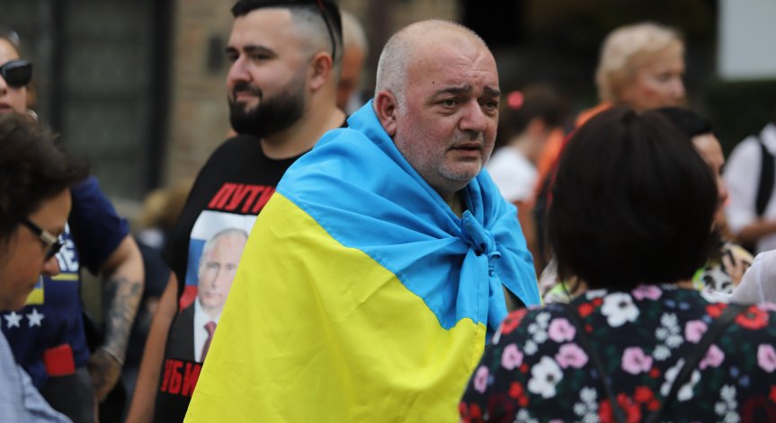 Бабикян: Радев играе фриволен танц с имената в служебните кабинети