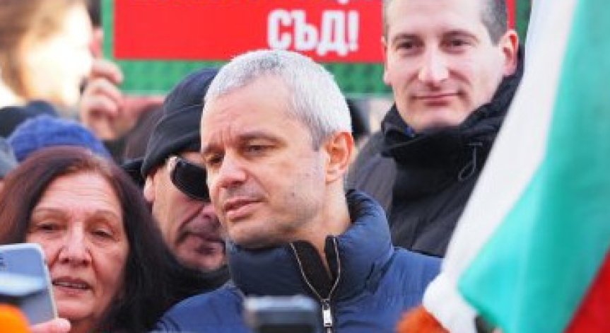 Партията на Костадинов подкрепя възстановяването на мира в Европа.