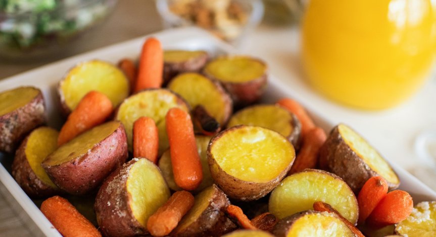 Печените картофи са богати на хранителни вещества като калий, витамин В6, фолат и диетични фибри.