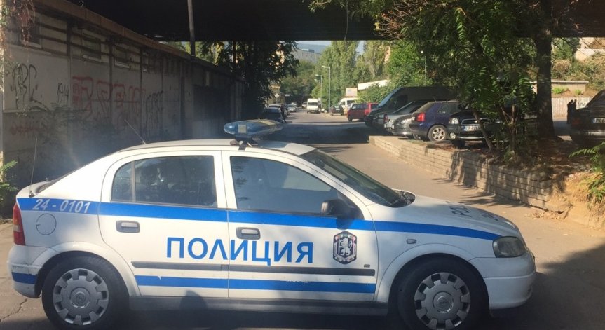 Пиян ученик подлуди полицаите в Радомир - задигна камион