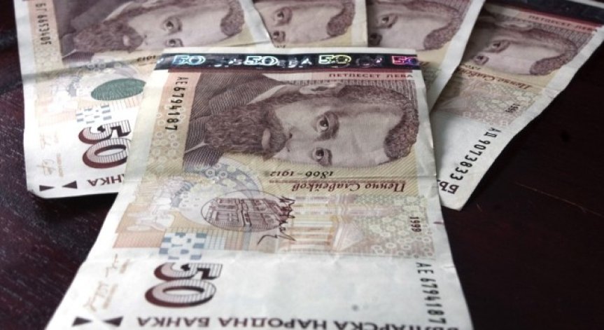 Средната заплата в частния сектор у нас е близо 1600 лв. бруто