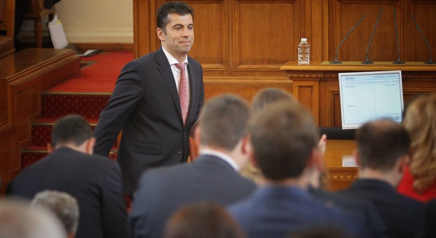 Дебатират за деня на вота на недоверие, очаква се позицията на Радев