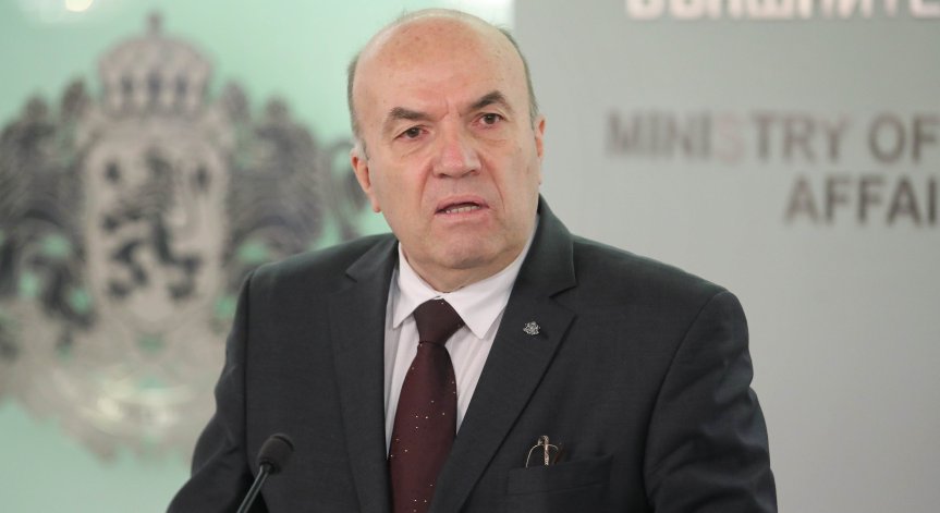 НС ще изслуша външния министър заради побоя над Християн Пендиков