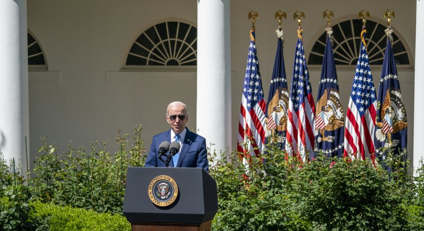 Подкрепата към Байдън продължава да дълбае нови дъна