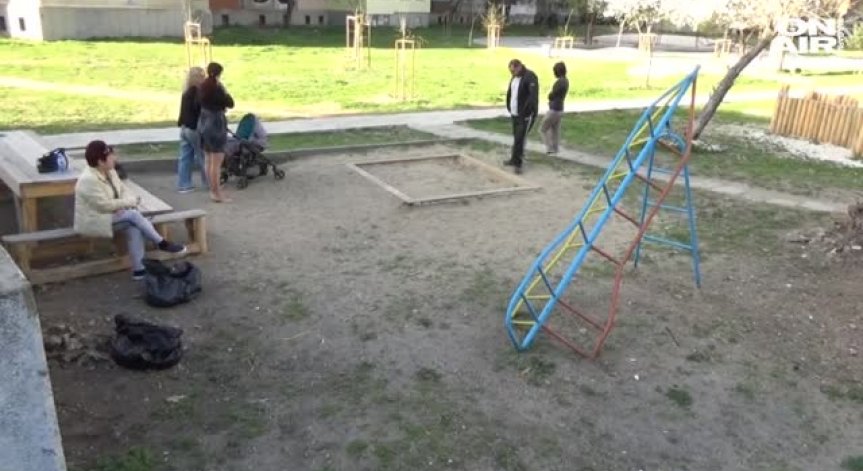 Намериха хапчета в детски пясъчник в Пловдив