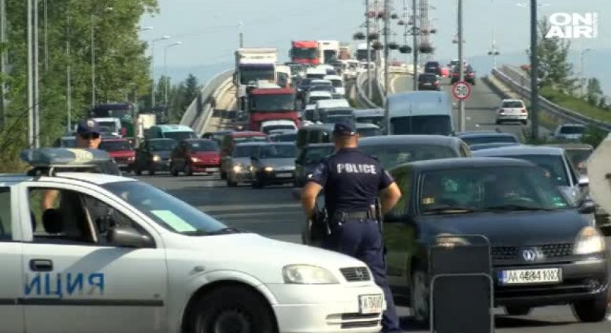 В Бургас разбиха престъпна група, свързана с Митьо Очите