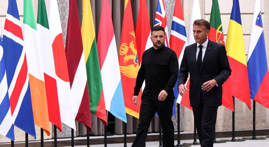 Зеленски към Макрон: Руските удари станаха по-подли, трябва ни още помощ