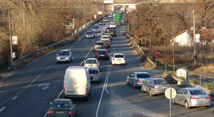 Тапа от автомобили от Предела към автомагистрала 