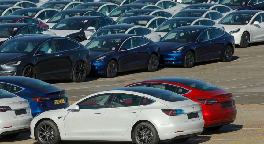 Tesla свали цените на някои модели коли с до $5000