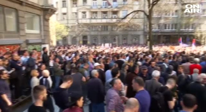 Поредни протести срещу Вучич и управляващата партия в Сърбия