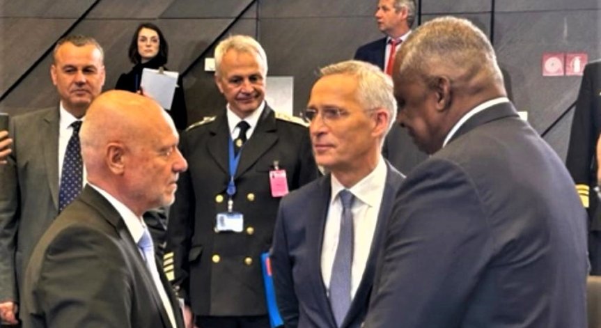 Тагарев: България ще участва в инициативата на НАТО за складиране на боеприпаси