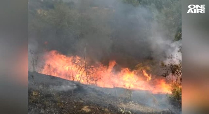 Продължават опитите за потушаване на пожара над Котел (Обновена)