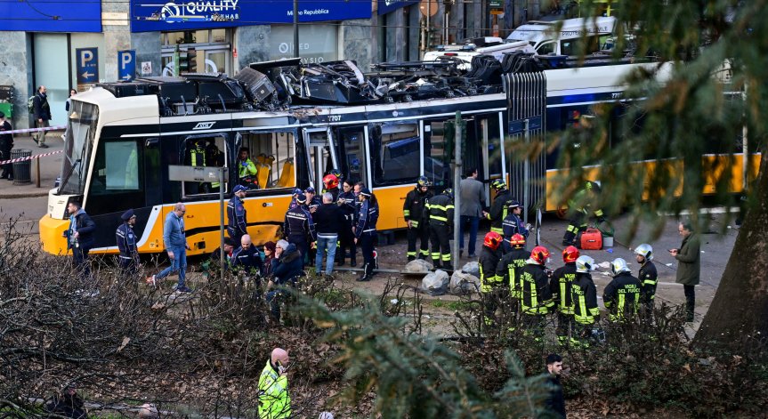 Трамвай дерайлира и се вряза в магазин в Милано, има загинал