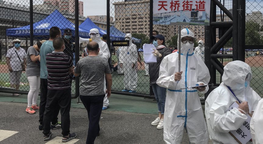 Нов рекорден брой заразени с Ковид-19 в Пекин, очакват втора вълна