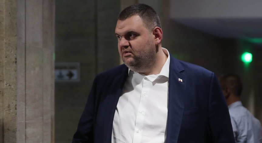 Пеевски поздрави ромите: Вие сте неотменима част от колорита на българския народ