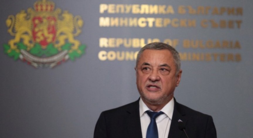 81% от българите искат оставката на Валери Симеонов, сочи 