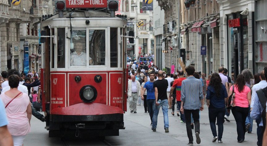 84% от турците се страхуват, че изкуственият интелект ще вземе работата им