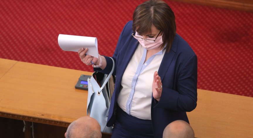 Нинова към Борисов: Всявате страх, нямате план за излизане от кризата