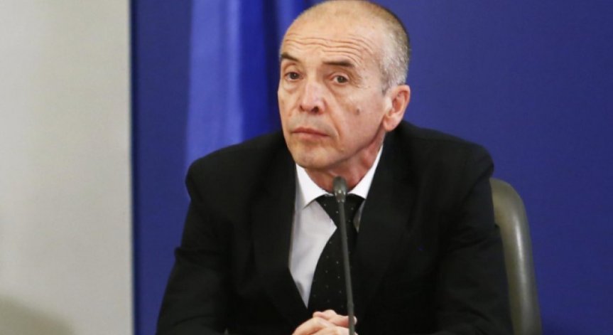 Мангъров: Нещата ще приключат много преди да се натуткаме с ваксините