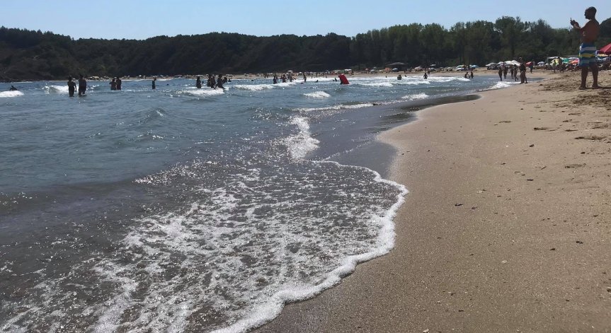 Морето изхвърли тяло на мъж на централния плаж във Варна