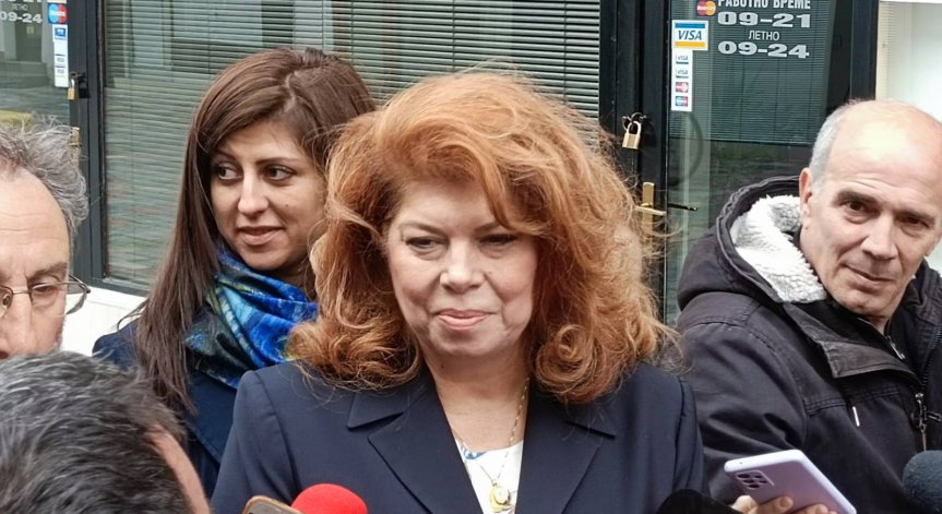 Йотова: Няма да дадем зелена светлина на РСМ за ЕС, ако не се гарантират правата на българите
