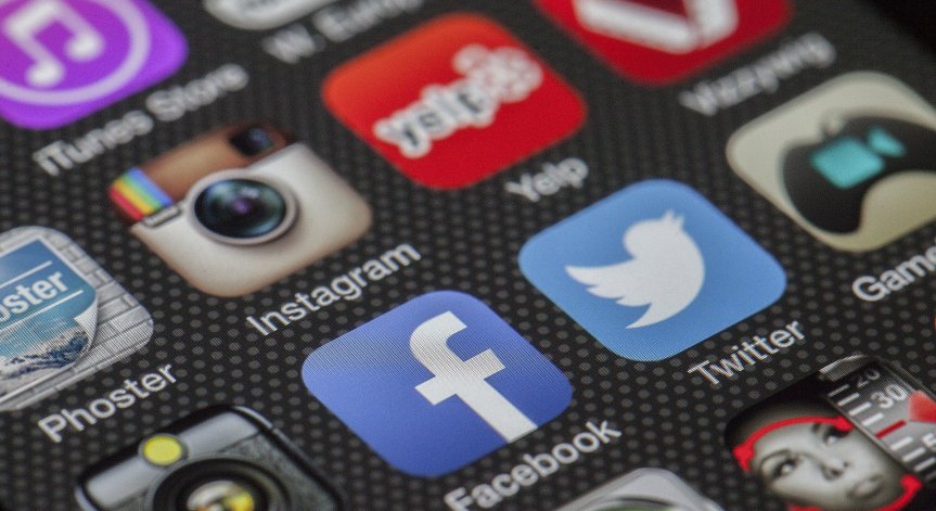 Защо социалните мрежи ни правят тревожни и нещастни?