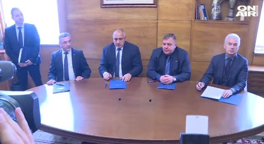 Патриотични трусове: Сидеров предложи Каракачанов също да подаде оставка