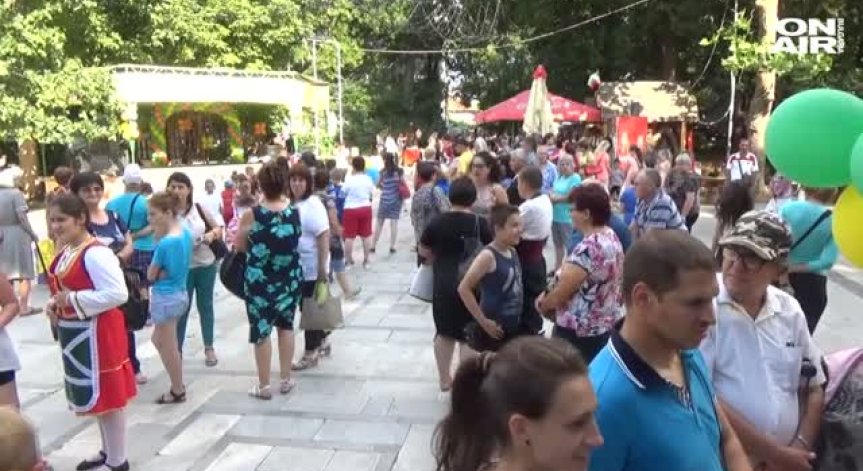 С дъх на кайсии! Тутракан отбелязва Празника на летния плод