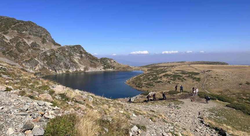 Тази заповед включва три месеца срок.