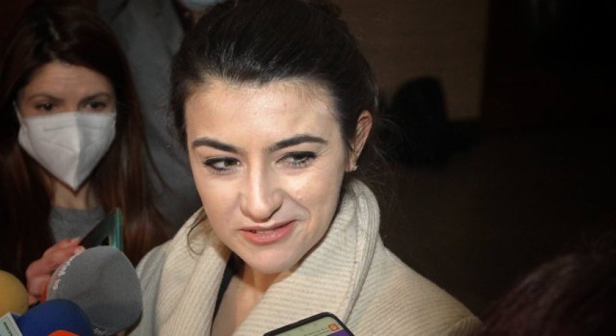 Бориславова: Продължаваме разговорите с ГЕРБ-СДС, не става за един ден