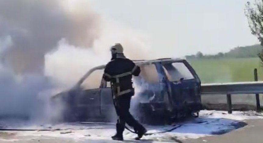 Кола се запали в движение на АМ 