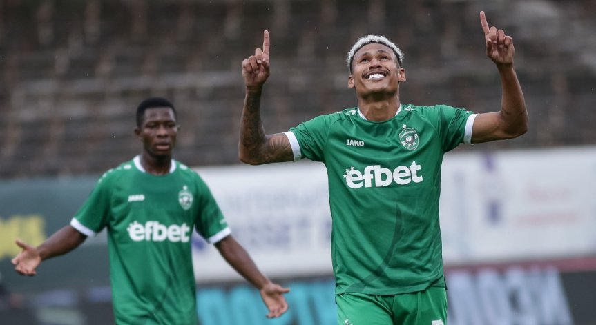 Момчетата на Захари Сираков поведоха в 32-ата минута.